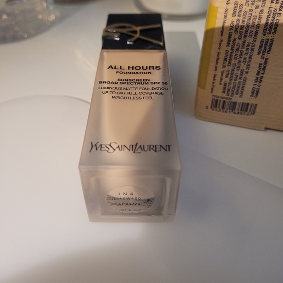 Ysl All hours foundation LN4 - Picture 2 of 4